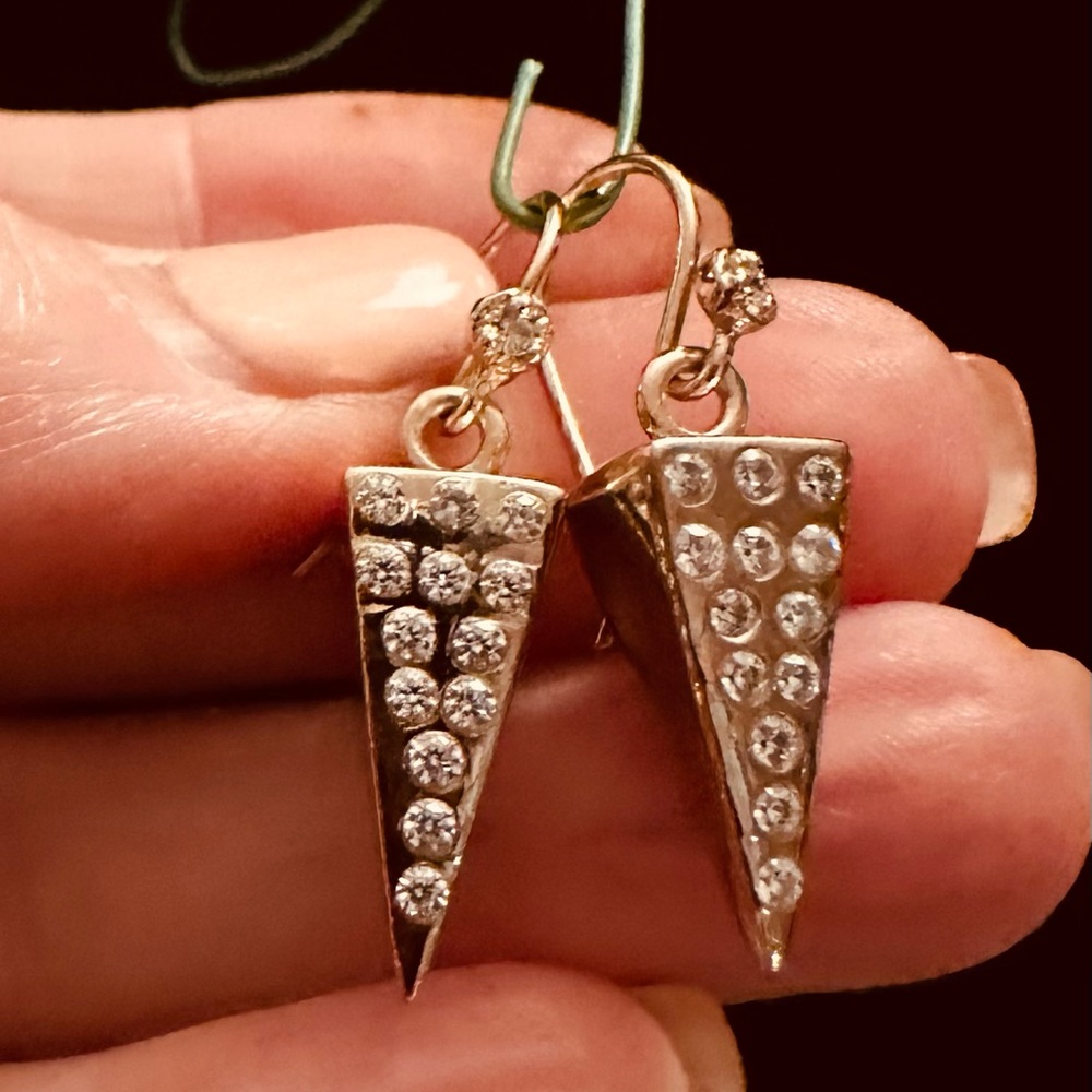 Melinda Maria vintage spike three D gold tone 1” drop